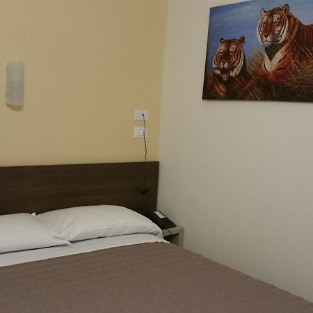 Hotel Tommaseo Генуя Номер фото