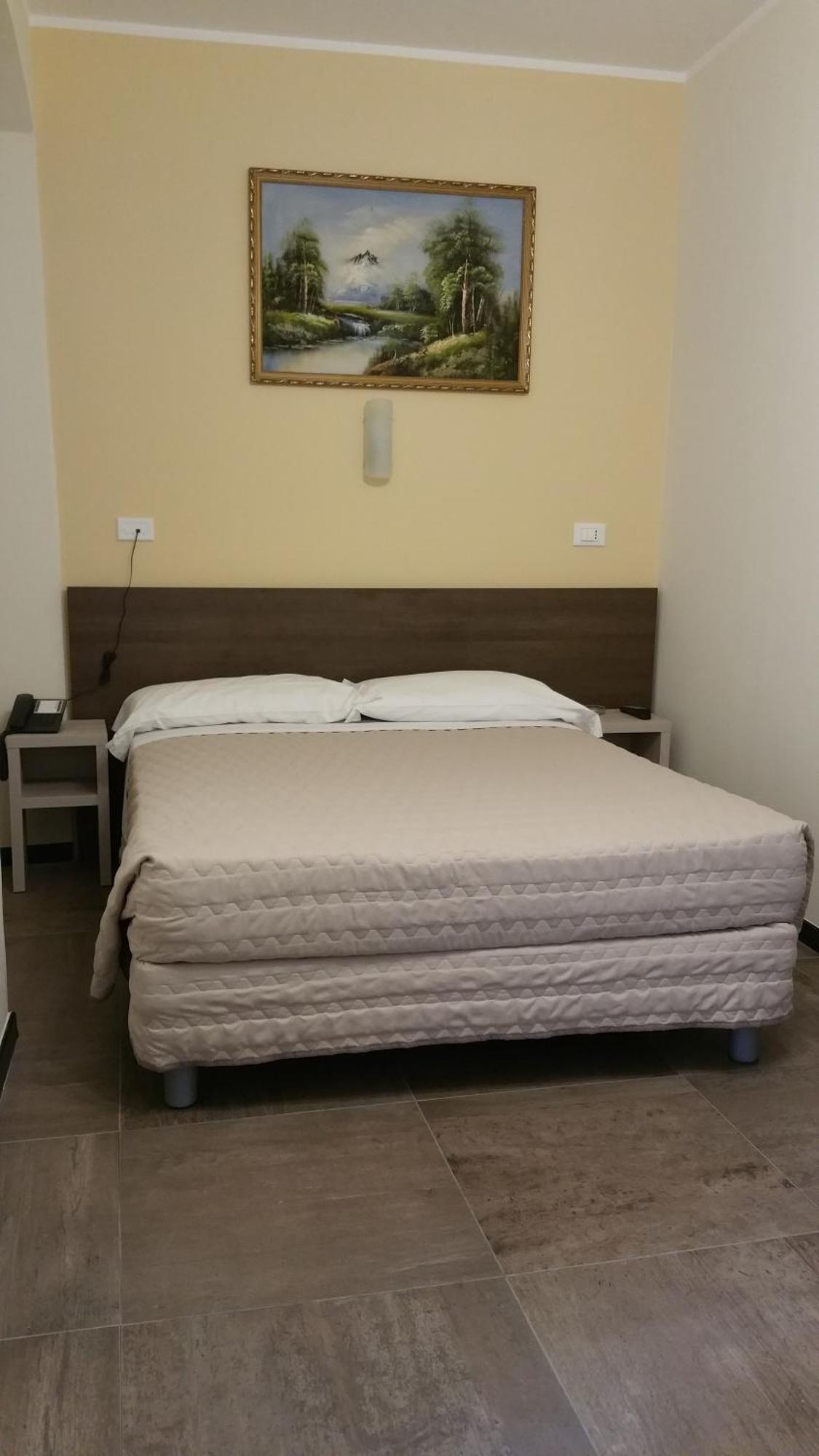 Hotel Tommaseo Генуя Номер фото