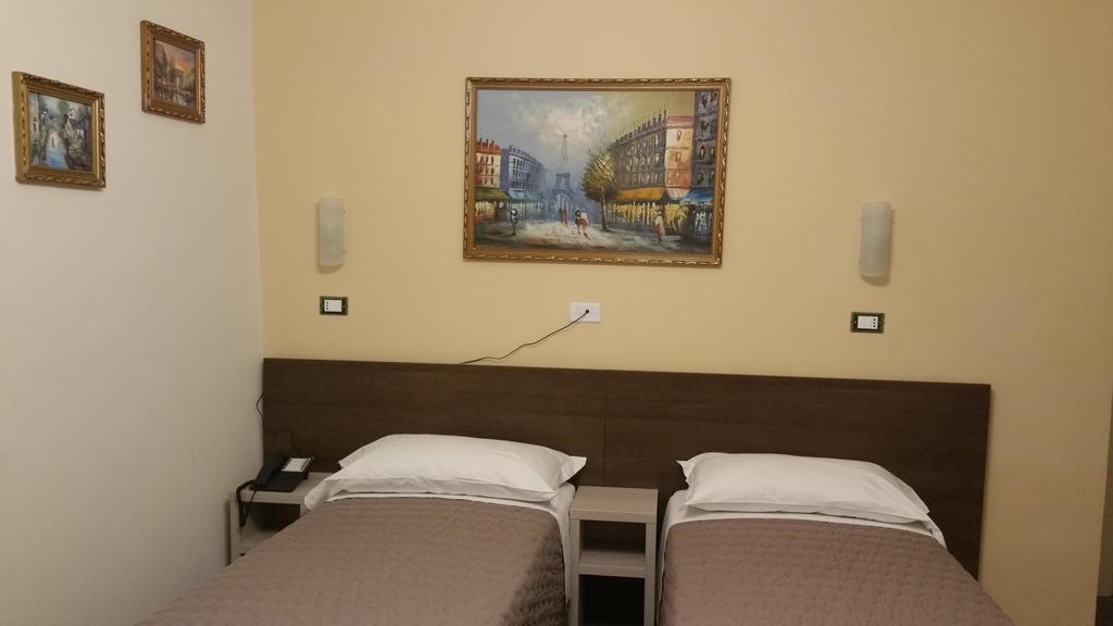 Hotel Tommaseo Генуя Номер фото