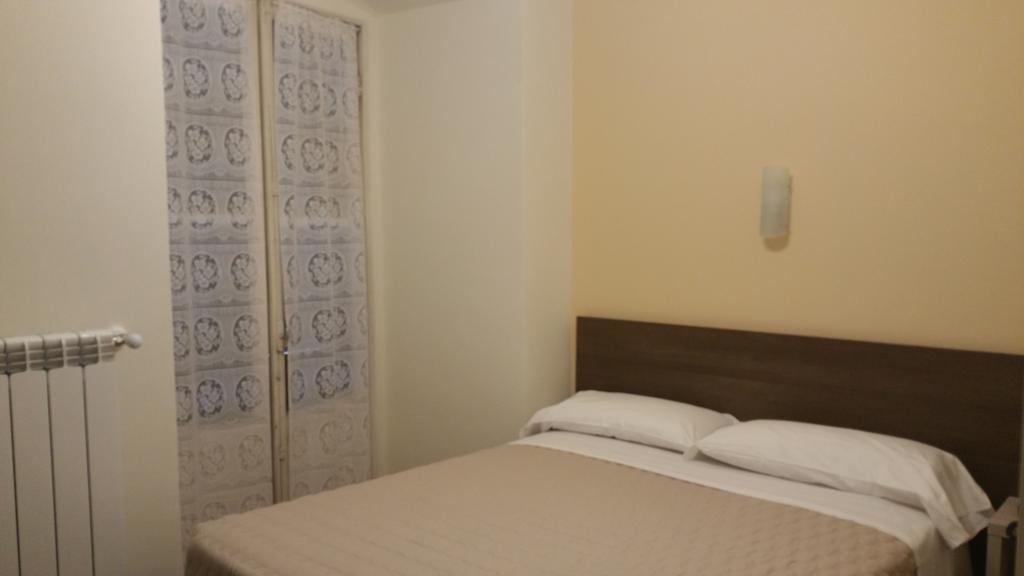 Hotel Tommaseo Генуя Номер фото